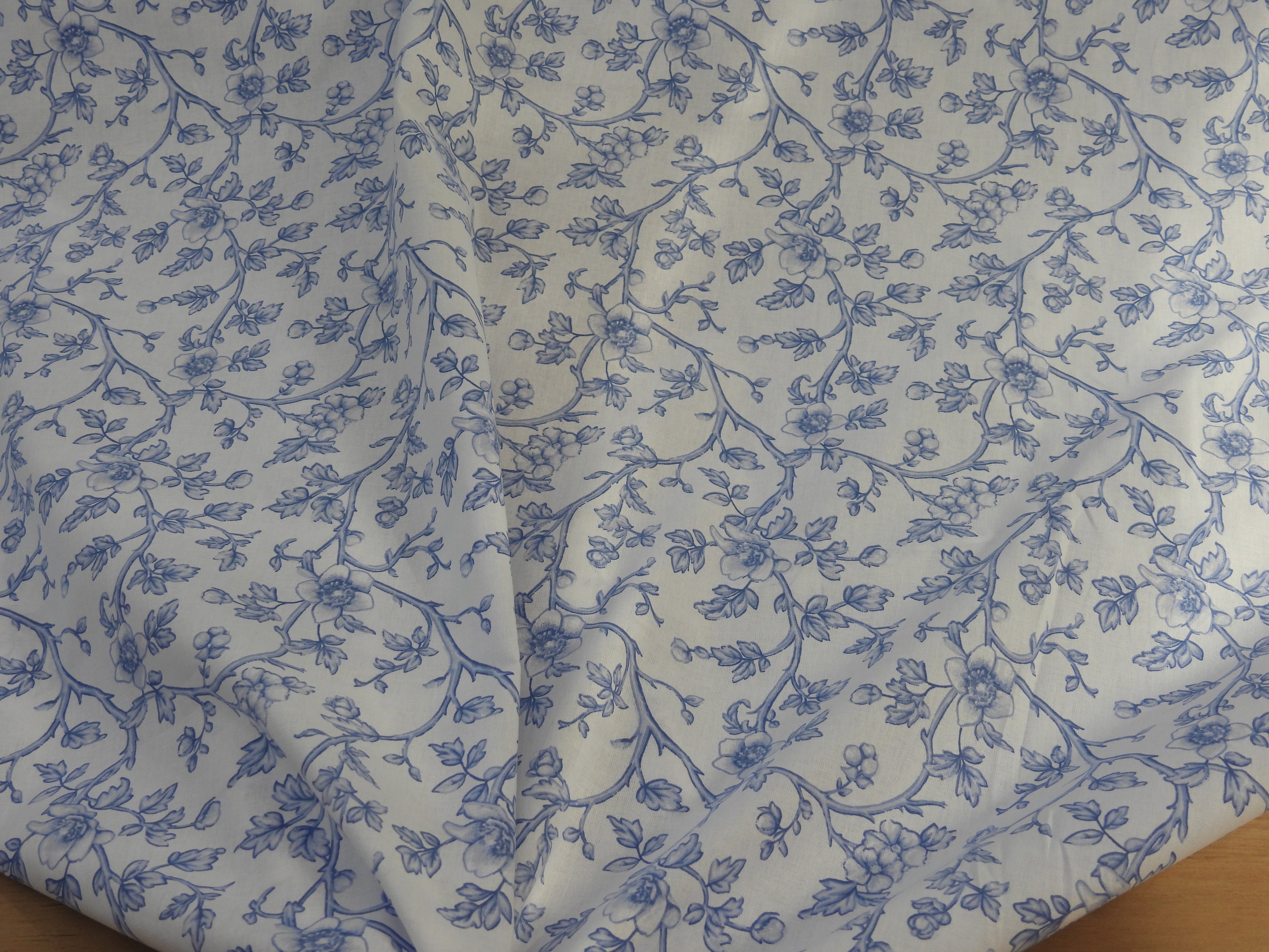 Tissu coton imprimé au mètre – 145 cm de large