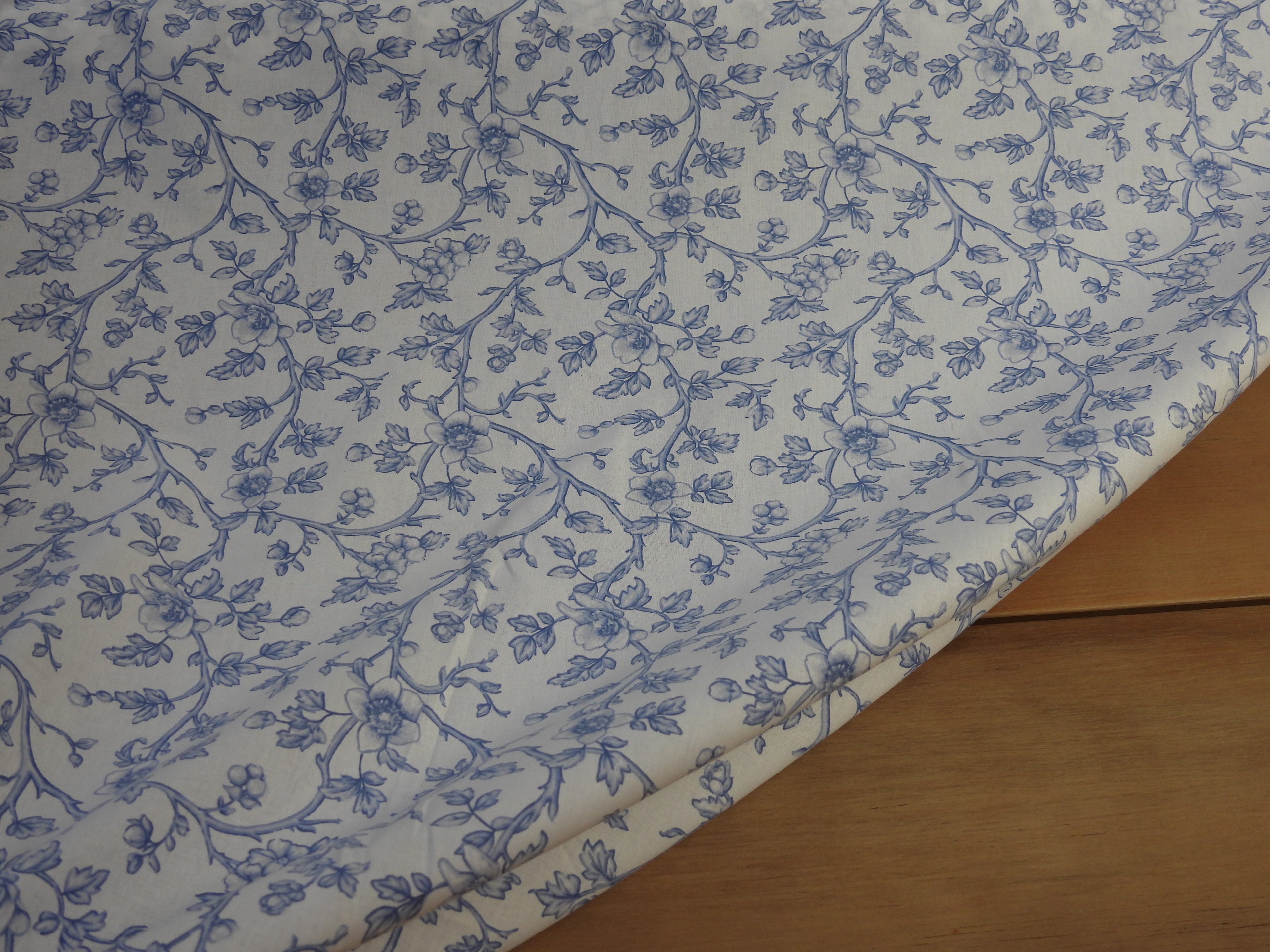 Tissu coton imprimé au mètre – 145 cm de large